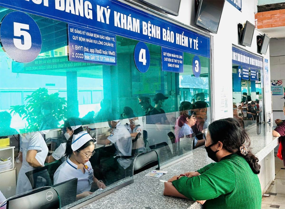 Từ 1/7, kh&#225;m chữa bệnh tr&#225;i tuyến vẫn được hưởng 100% BHYT - Ảnh 1