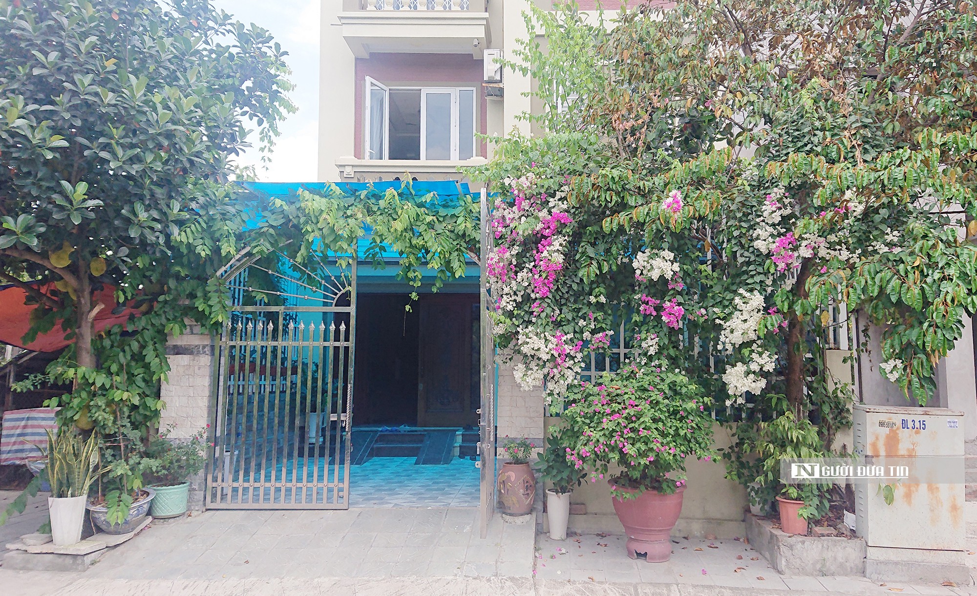 Từ khi chuyển về sinh sống tại l&ocirc; liền kề số 9, khu nh&agrave; ở Anh Dũng 6, phường Anh Dũng, quận Dương Kinh, Tp.Hải Ph&ograve;ng, gia đ&igrave;nh anh Trần Văn &Aacute;nh vẫn chưa c&oacute; "sổ đỏ" (Ảnh: Sinh Phạm).