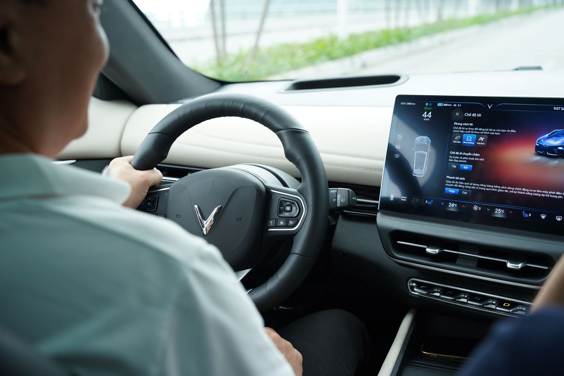 Chạy VinFast VF 7 mỗi ng&#224;y, chủ xe n&#243;i “thấy đ&#225;ng từng đồng” - Ảnh 2