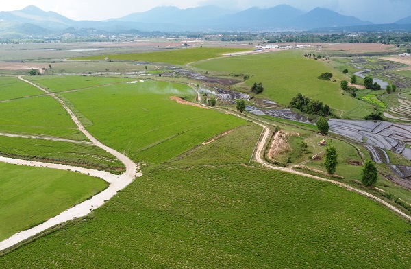 Cao nguy&ecirc;n Xi&ecirc;ng Khoảng c&oacute; lợi thế lớn về quỹ đất, kh&iacute; hậu ph&ugrave; hợp với chăn nu&ocirc;i b&ograve; sữa. &nbsp;