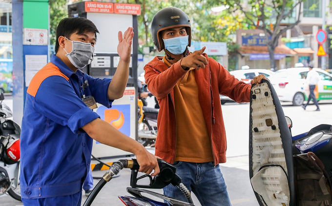 Bộ T&agrave;i ch&iacute;nh đề xuất bỏ quỹ b&igrave;nh ổn gi&aacute; xăng dầu.