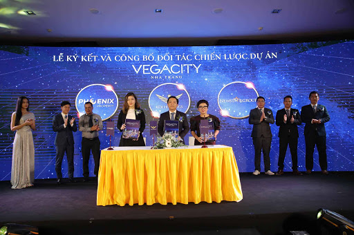 Kh&aacute;ch h&agrave;ng,nh&agrave; đầu tư n&ecirc;n tuyệt đối thận trọng trước những diễn biến tại dự &aacute;n Vega City Nha Trang bởi lẽ chủ đầu tư đang th&ocirc;ng tin rất mơ hồ về việc c&aacute;c sản phẩm của dự &aacute;n c&oacute; được cấp GCNQSDSĐ hay kh&ocirc;ng? Mặt kh&aacute;c, trong ch&iacute;nh s&aacute;ch b&aacute;n h&agrave;ng của đội ngũ sale lại khẳng định l&agrave; c&oacute;. Liệu c&oacute; phải ai đ&oacute; đang cố t&igrave;nh &ldquo;g&agrave;i bẫy&rdquo; kh&aacute;ch h&agrave;ng?
