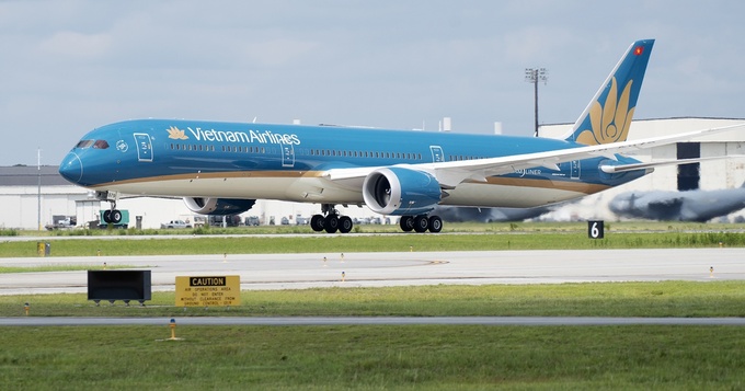 Vietnam Airlines sẽ b&aacute;n gần 30 m&aacute;y bay do lỗ nặng, cổ phiếu bị kiểm so&aacute;t.