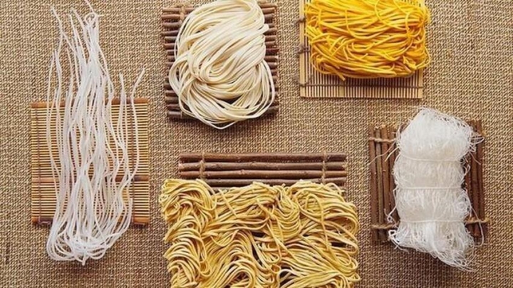 EU ngừng kiểm so&#225;t an to&#224;n thực phẩm khẩn cấp với b&#250;n, miến, phở Việt Nam - Ảnh 1