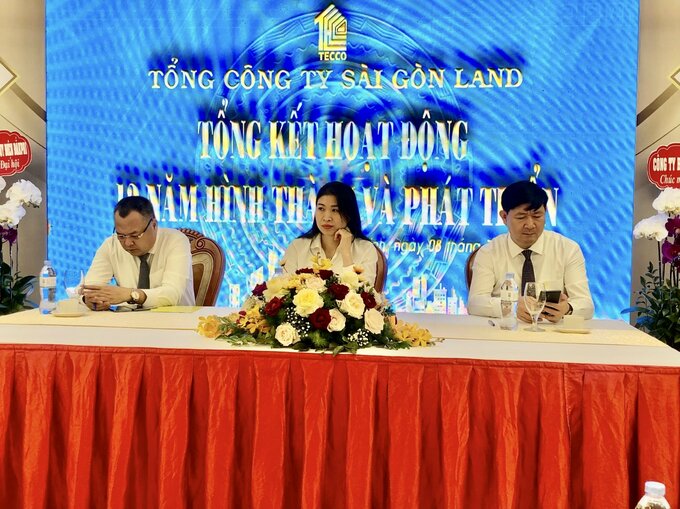 L&atilde;nh đạo C&ocirc;ng ty Cổ phần Tổng c&ocirc;ng ty S&agrave;i G&ograve;n Land.