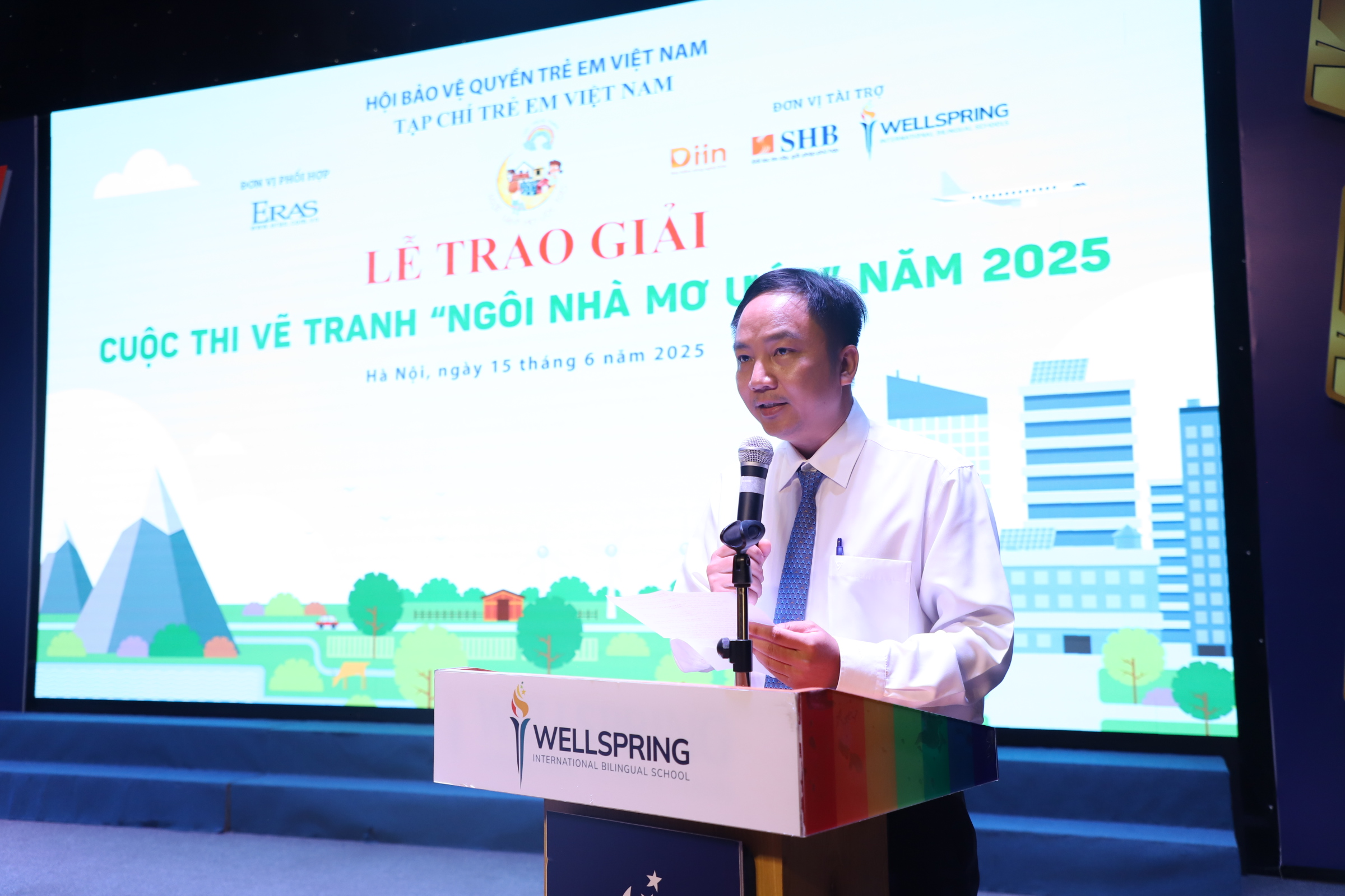 &Ocirc;ng Nguyễn Mạnh Huy &ndash; Tổng Bi&ecirc;n tập Tạp ch&iacute; Trẻ em Việt Nam ph&aacute;t biểu khai mạc Lễ Trao giải.