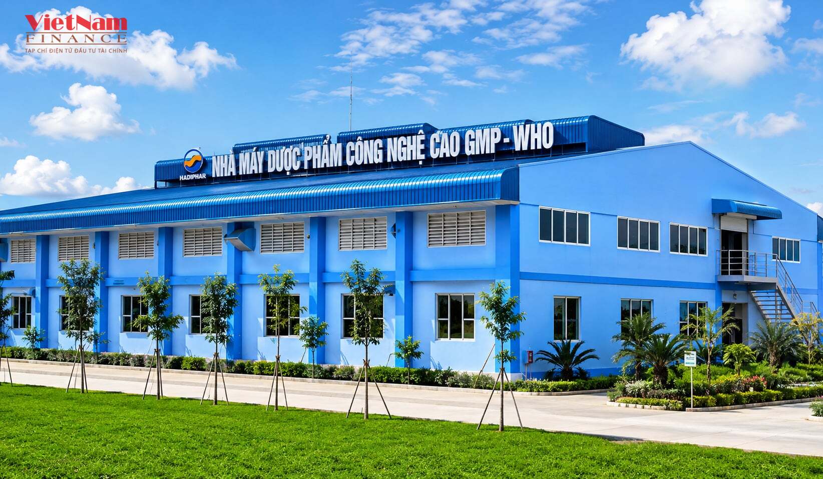 Nh&agrave; m&aacute;y dược phẩm c&ocirc;ng nghệ cao đạt ti&ecirc;u chuẩn GMP-WHO của Dược H&agrave; Tĩnh.