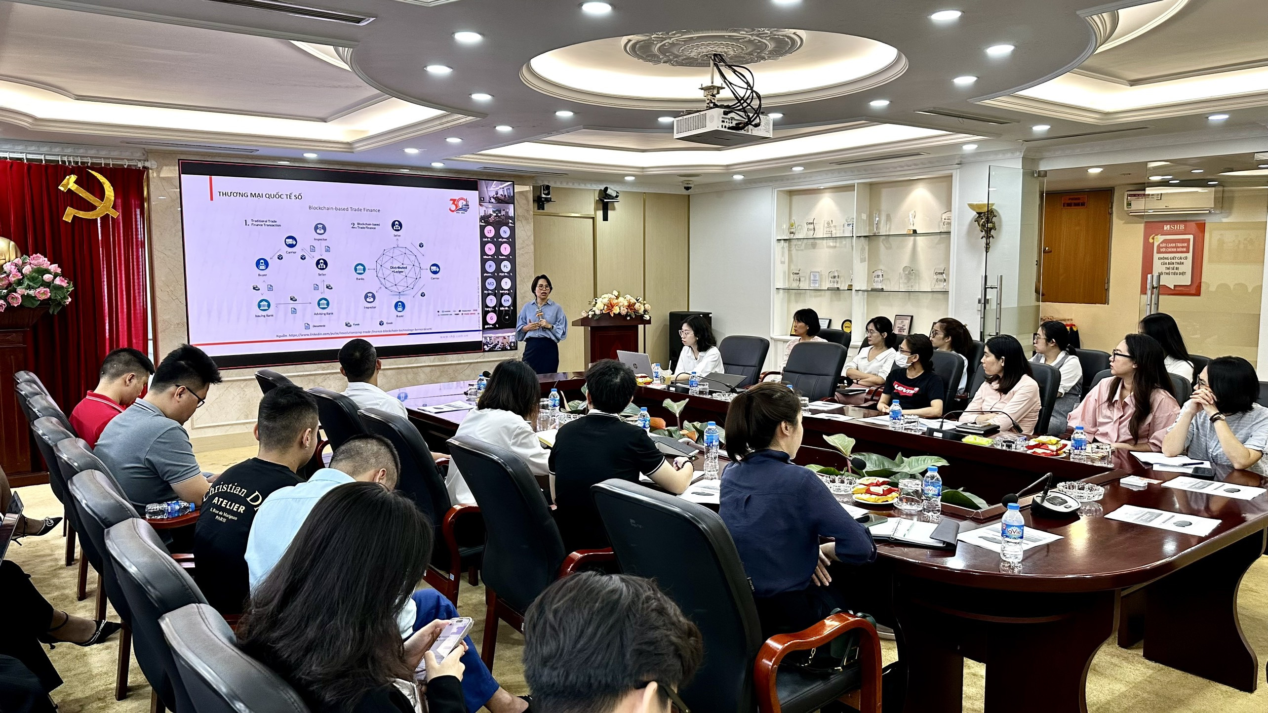 Hội thảo được tổ chức dưới sự dẫn dắt của c&aacute;c chuy&ecirc;n gia c&oacute; kinh nghiệm h&agrave;ng chục năm trong lĩnh vực t&agrave;i trợ thương mại v&agrave; thanh to&aacute;n quốc tế của SHB.&nbsp;