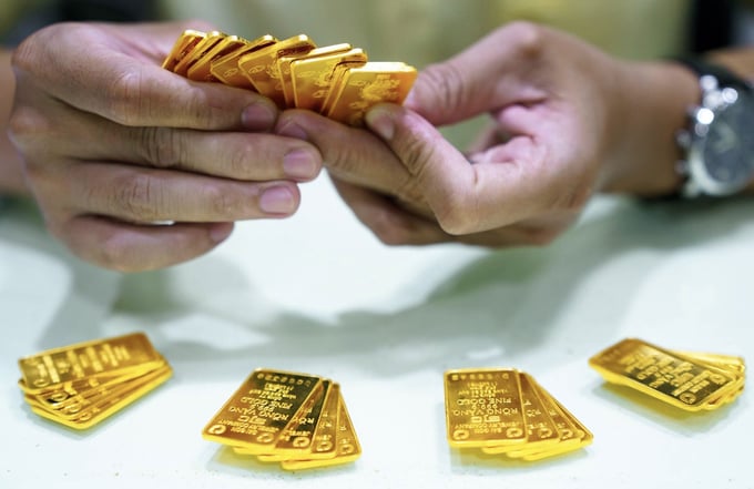 Đề xuất giao dịch v&agrave;ng từ 20 triệu đồng trở l&ecirc;n phải chuyển khoản.