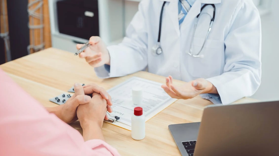 Ở 40 tuổi v&#224; c&#243; BHYT: N&#234;n tham gia th&#234;m bảo hiểm nh&#226;n thọ? - Ảnh 2