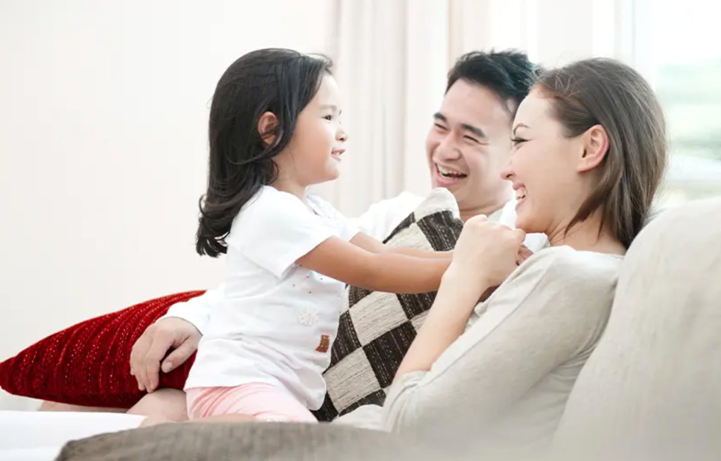 Ở 40 tuổi v&#224; c&#243; BHYT: N&#234;n tham gia th&#234;m bảo hiểm nh&#226;n thọ? - Ảnh 1