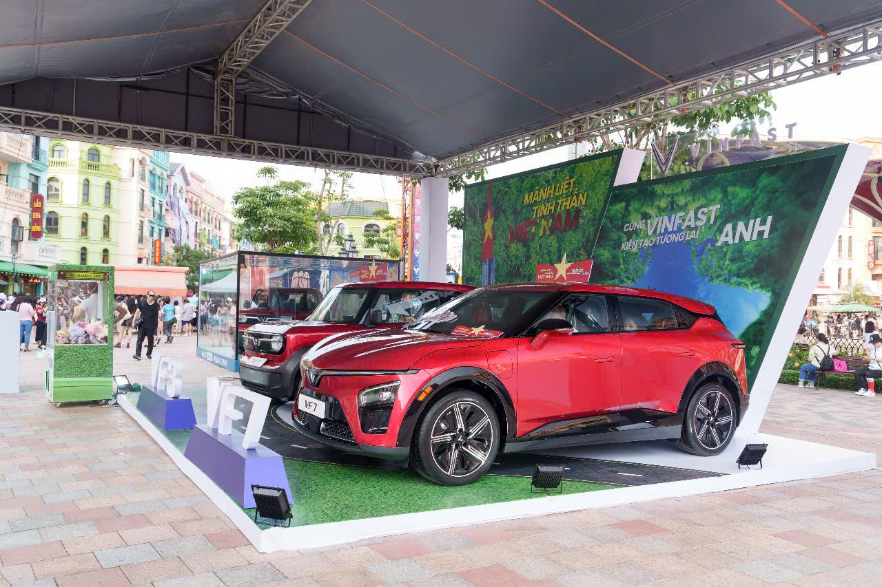 Đu idol tại Ocean City, kh&aacute;n giả c&oacute; cơ hội rinh qu&agrave; &ldquo;si&ecirc;u to khổng lồ&rdquo; từ VinFast