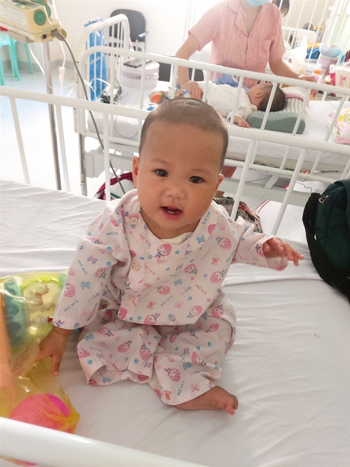 H&igrave;nh ảnh tươi tắn của b&eacute; Kim Ng&acirc;n sau ca mổ tim th&agrave;nh c&ocirc;ng.