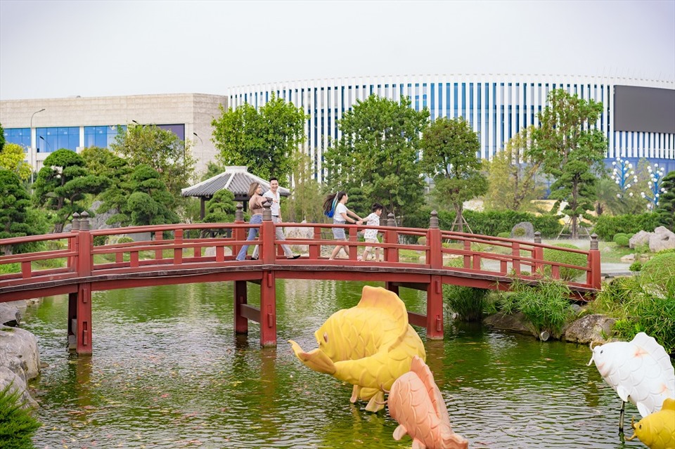 Tại chuỗi dự &aacute;n BĐS mang t&ecirc;n Imperia, MIKGroup mang đến những trải nghiệm sống hạnh ph&uacute;c trong kh&ocirc;ng gian ngập tr&agrave;n thi&ecirc;n nhi&ecirc;n cho cư d&acirc;n.&nbsp;&nbsp;