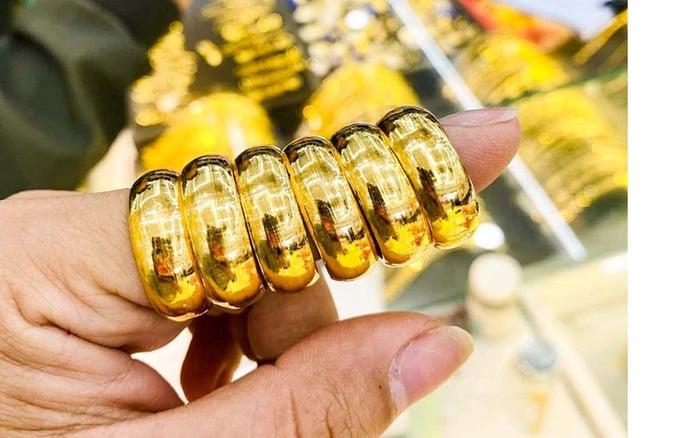 Gi&aacute; v&agrave;ng đồng loạt giảm s&acirc;u.