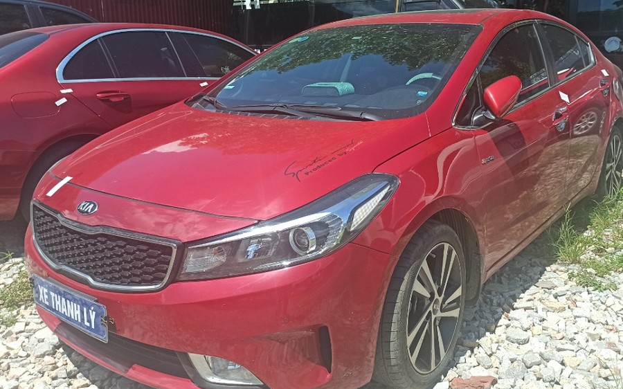 Nợ xấu từ vay mua ô tô tăng mạnh, bãi xe của ngân hàng đã đầy, xe để lâu thì hỏng mà thanh lý giá rẻ cũng không ai mua - Ảnh 1