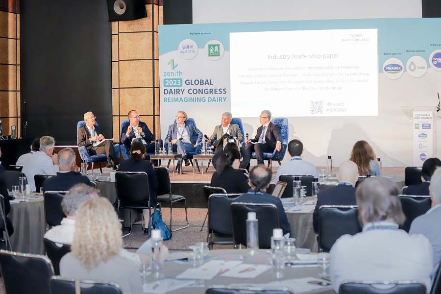 Hội nghị sữa to&agrave;n cầu 2023 tại London (Anh Quốc) thu h&uacute;t sự c&oacute; mặt của hơn 200 đại diện c&aacute;c tổ chức, đơn vị, chuy&ecirc;n gia h&agrave;ng đầu trong ng&agrave;nh sữa thế giới.