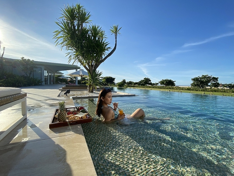 Combo từ 950 ng&agrave;n đồng/người/đ&ecirc;m tại FLC Quy Nhơn bao gồm 3 bữa ăn trong ng&agrave;y, miễn ph&iacute; 1 đ&ecirc;m nghỉ v&agrave; nhiều tiện &iacute;ch như gym, bể bơi, xe đưa đ&oacute;n&hellip; &nbsp;