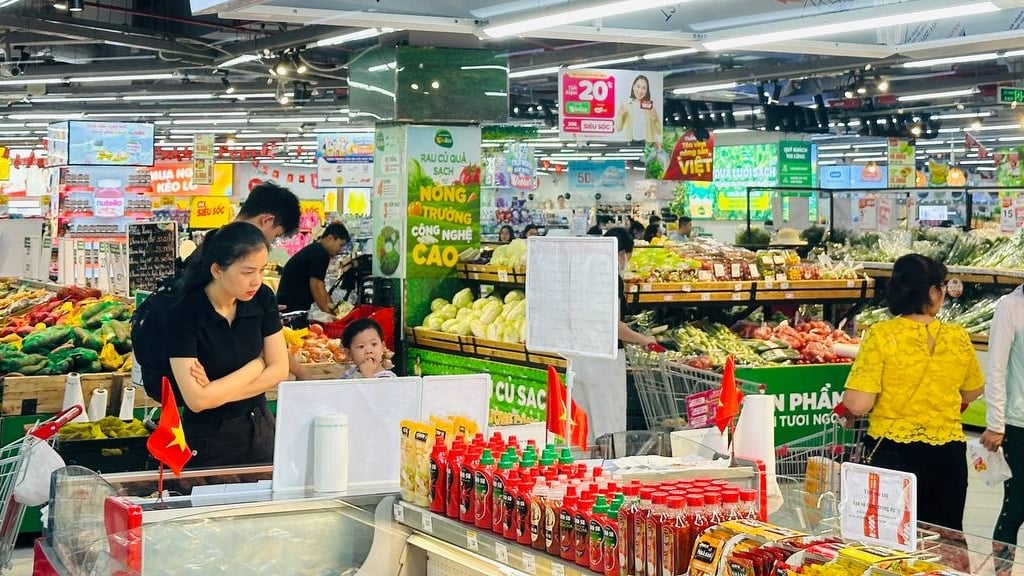 Kh&aacute;ch h&agrave;ng mua sắm mặt h&agrave;ng thịt sạch MEATDeli.