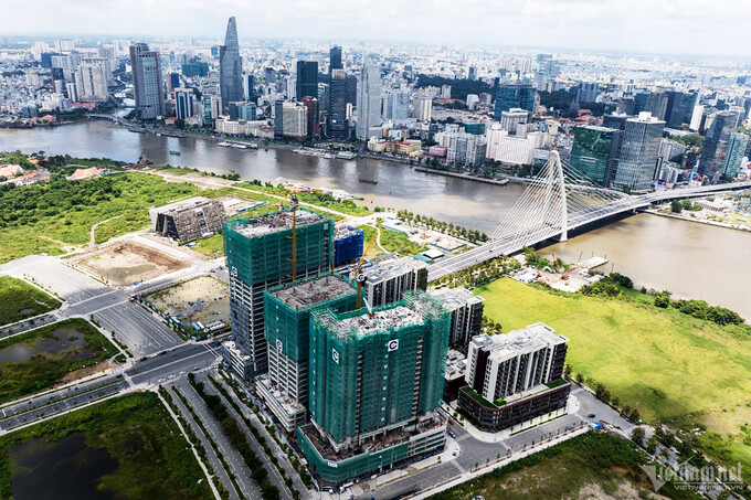 Sở Kế hoạch Đầu tư (KH - ĐT) Tp. HCM vừa c&oacute; b&aacute;o c&aacute;o UBND Tp. HCM về t&igrave;nh h&igrave;nh thực hiện chấp thuận chủ trương đầu tư h&agrave;ng trăm dự &aacute;n nh&agrave; ở tr&ecirc;n địa b&agrave;n.