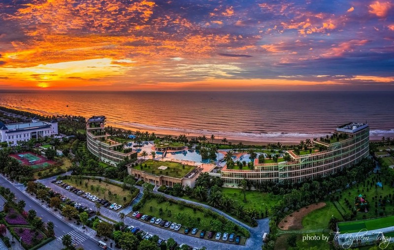 Trải nghiệm m&#249;a h&#232; m&#225;t lịm giữa “thi&#234;n đường nước” hơn 150 bể bơi tại FLC Sầm Sơn - Ảnh 1