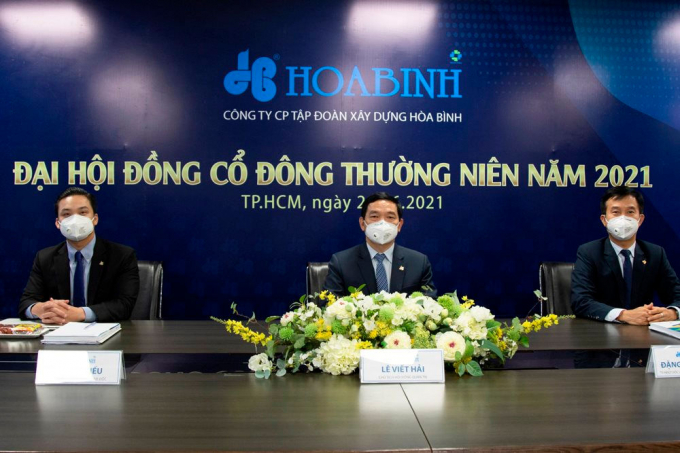 Hội đồng quản trị C&ocirc;ng ty cổ phần Tập đo&agrave;n X&acirc;y dựng H&ograve;a B&igrave;nh (m&atilde; Ck: HBC) cho biết sẽ tho&aacute;i vốn c&aacute;c dự &aacute;n bất động sản kh&ocirc;ng hiệu quả trong nước để đầu tư cho c&aacute;c chiến lược trọng t&acirc;m.