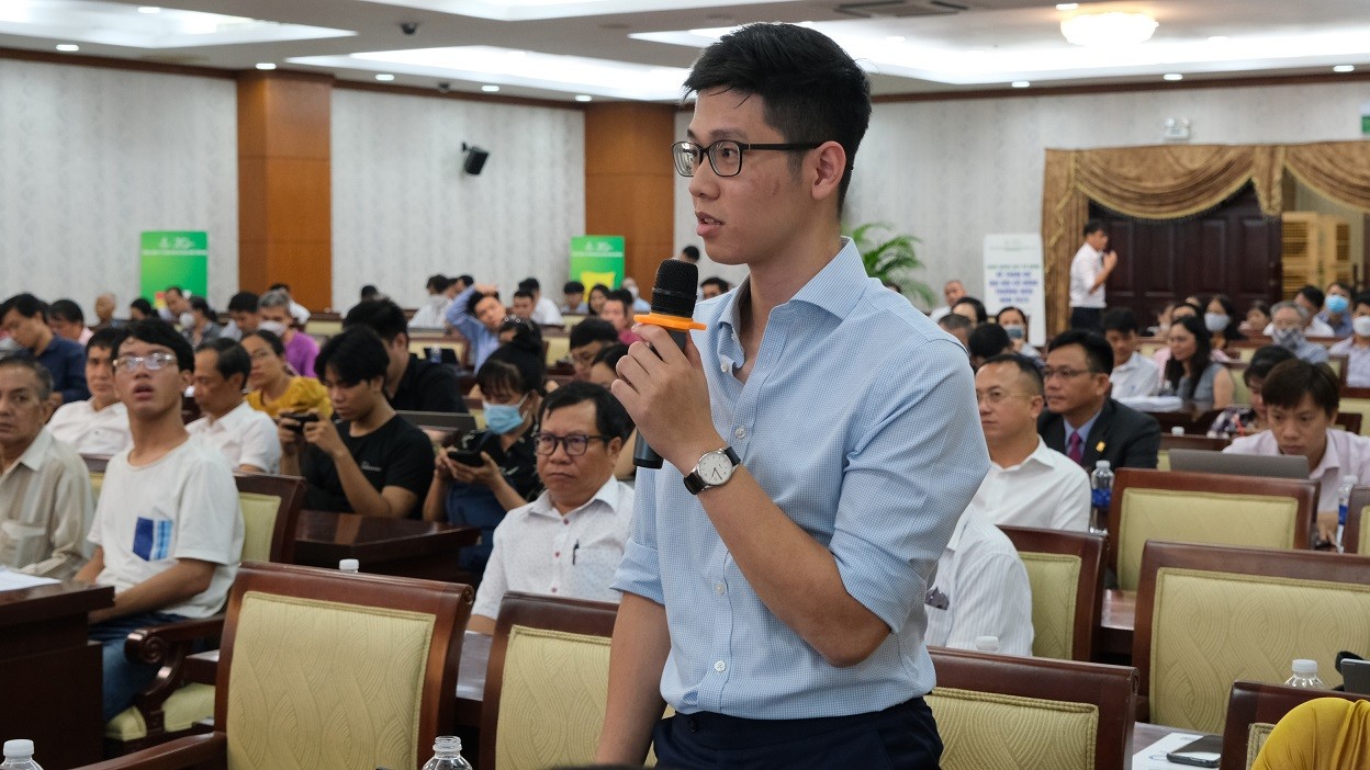 C&aacute;c cổ đ&ocirc;ng ph&aacute;t biểu &yacute; kiến trong phi&ecirc;n thảo luận