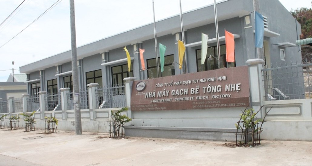 Nh&agrave; m&aacute;y gạch b&ecirc; t&ocirc;ng nhẹ của&nbsp;C&ocirc;ng ty CP gạch Tuy nen B&igrave;nh Định.
