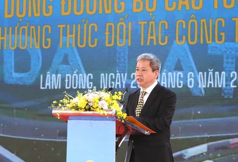 &Ocirc;ng Do&atilde;n Tuấn Anh, Chủ tịch HĐQT ki&ecirc;m Tổng Gi&aacute;m đốc CTCP BOT Cao tốc Bảo Lộc &ndash; Li&ecirc;n Khương, đại diện li&ecirc;n danh nh&agrave; đầu tư ph&aacute;t biểu