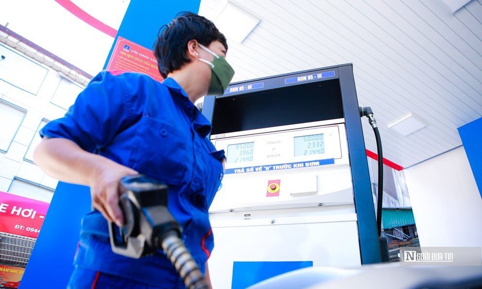 L&#249;i thời gian điều chỉnh gi&#225; xăng dầu trong nước - Ảnh 1