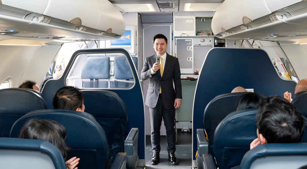 &Ocirc;ng Đỗ Vinh Quang, Chủ tịch Vietravel Airlines ph&aacute;t biểu tr&ecirc;n chiếc m&aacute;y bay sở hữu ri&ecirc;ng đầu ti&ecirc;n của h&atilde;ng&nbsp;