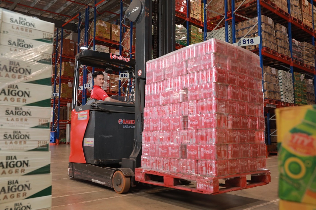 VinShop sở hữu hệ thống kho trải d&agrave;i khắp Việt Nam, cung ứng h&agrave;ng ngh&igrave;n tấn h&agrave;ng mỗi ng&agrave;y. &nbsp;