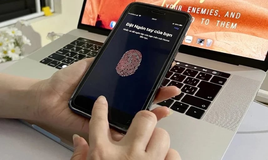 Cảnh gi&#225;c chi&#234;u tr&#242; mạo danh ng&#226;n h&#224;ng dụ x&#225;c thực sinh trắc học - Ảnh 1