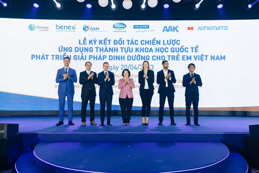 VNM k&yacute; kết đối t&aacute;c chiến lược với 6 tập đo&agrave;n dinh dưỡng h&agrave;ng đầu thế giới