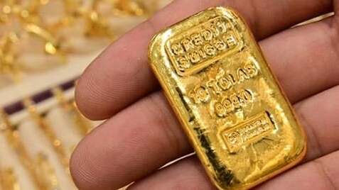 Gi&aacute; v&agrave;ng thế giới giảm, trong nước đứng im.