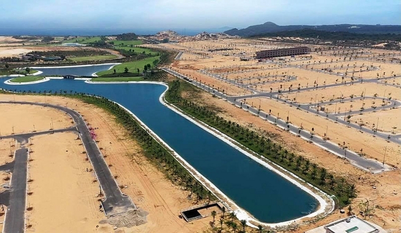 Hiện dự &aacute;n đ&atilde; ho&agrave;n th&agrave;nh hạ tầng nội bộ v&agrave; c&oacute; cổng kết nối chạy thẳng ra s&acirc;n bay Cam Ranh. &nbsp;