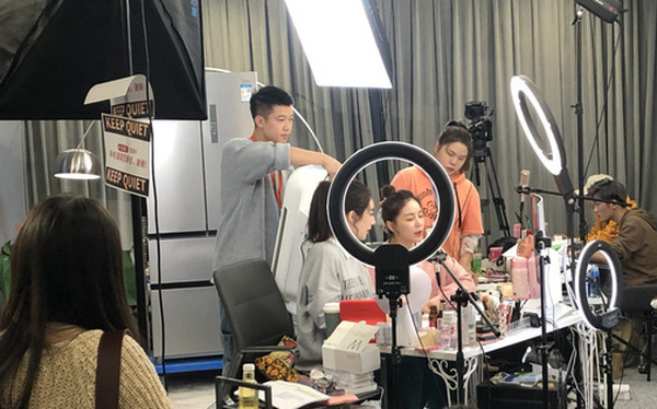 &nbsp;Những chi&ecirc;u trò bán hàng qua livestream đánh lừa người ti&ecirc;u dùng