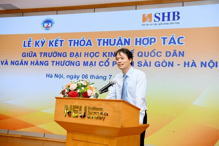 GS.TS Phạm Hồng Chương &ndash; Hiệu trưởng Trường Đại học KTQD kỳ vọng mối quan hệ hợp t&aacute;c giữa hai b&ecirc;n sẽ ng&agrave;y c&agrave;ng ph&aacute;t triển s&acirc;u rộng