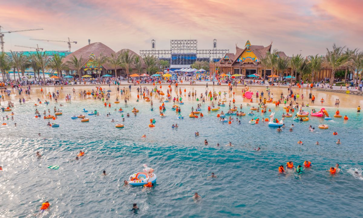 &ldquo;Kỳ quan biển&rdquo; VinWonders Wave Park mang tới kỳ nghỉ dưỡng biển 5 sao ngay ph&iacute;a Đ&ocirc;ng H&agrave; Nội. &nbsp;