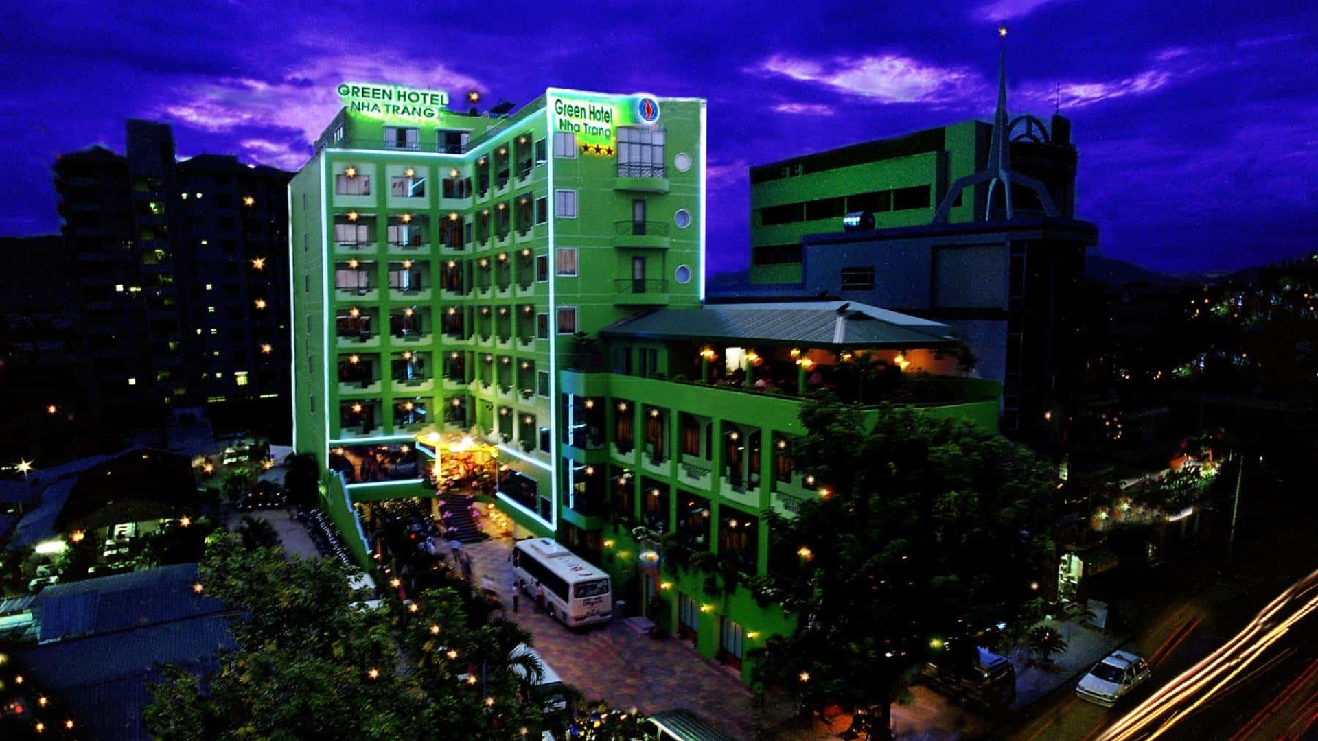 VNECO 9 từng dấn th&acirc;n v&agrave;o lĩnh vực kinh doanh kh&aacute;ch sạn khi đầu tư x&acirc;y dựng Green Hotel Nha Trang nhưng sau đ&oacute; kh&ocirc;ng mấy th&agrave;nh c&ocirc;ng.