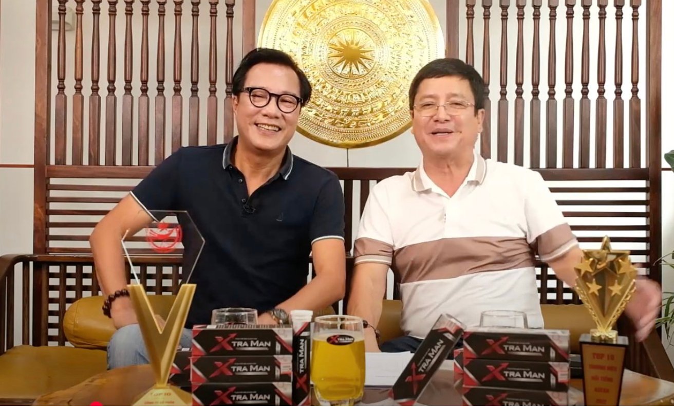 Hai nghệ sĩ Ch&iacute; Trung v&agrave; Trọng Trinh c&ograve;n c&ugrave;ng xuất hiện trong clip d&agrave;i hơn 29 ph&uacute;t để &ldquo;song tấu&rdquo; quảng b&aacute; Xtraman. Ảnh: Chụp m&agrave;n h&igrave;nh