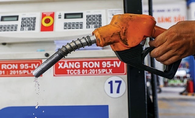 Bộ T&agrave;i ch&iacute;nh đề xuất giảm thuế bảo vệ m&ocirc;i trường đối với xăng dầu hết năm 2026.