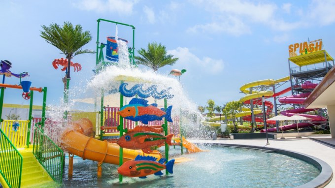 Khu Splash Water Park.