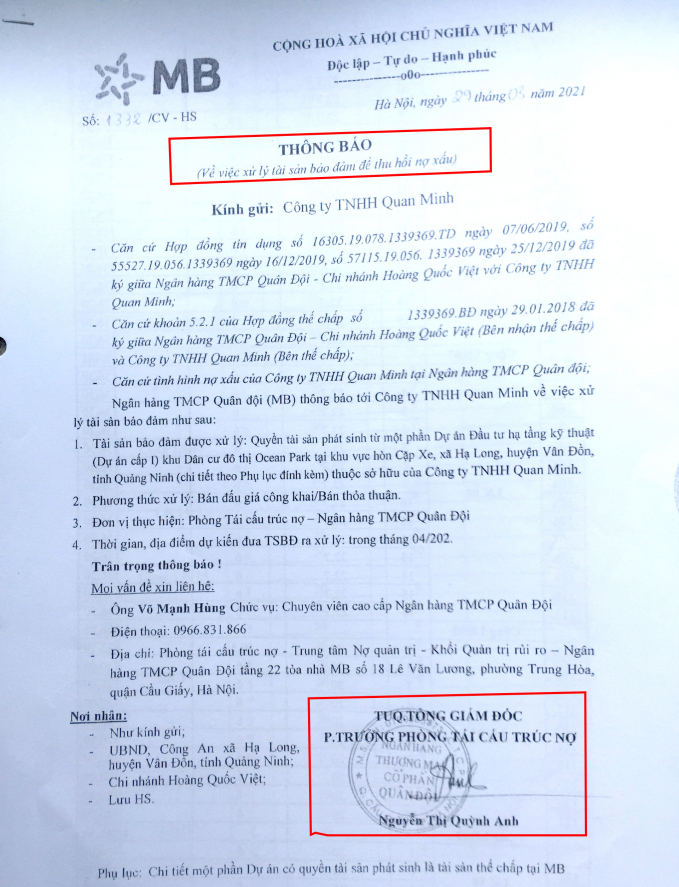 Gần một th&aacute;ng sau khi "ng&atilde; gi&aacute;" đất dự b&aacute;n Ocean Park V&acirc;n Đồn với C&ocirc;ng ty TNHH Quan Minh kh&ocirc;ng th&agrave;nh, b&agrave; Nguyễn Thị Quỳnh Anh thừa ủy quyền Tổng gi&aacute;m đốc MB Bank k&yacute; h&agrave;ng hoạt văn bản thu giữ t&agrave;i sản bảo đảm của C&ocirc;ng ty Quan Minh để xử l&yacute; nợ xấu. Ảnh: MP.