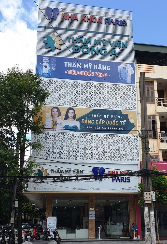 Sau khi Sở Y tế Thanh H&oacute;a c&oacute; quyết định xử phạt, ph&ograve;ng kh&aacute;m n&agrave;y vẫn c&oacute; dấu hiệu tiếp tục hoạt động