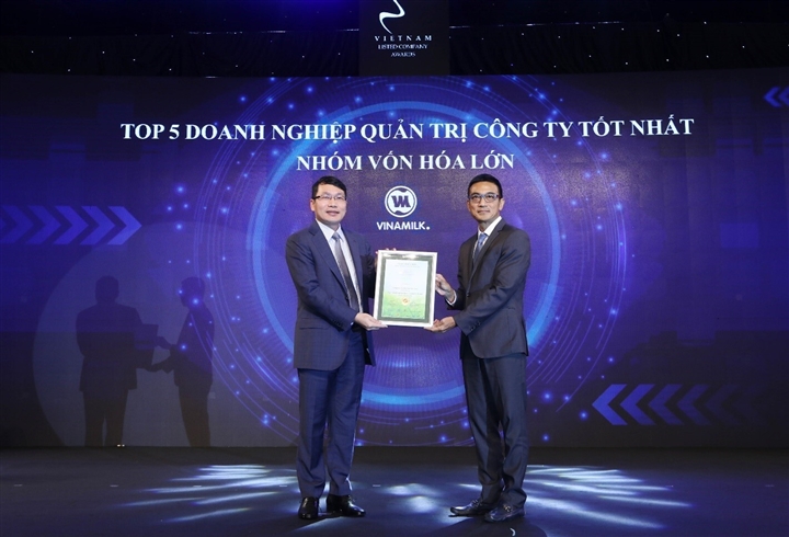 Vinamilk nằm trong top 5 doanh nghiệp quản trị c&ocirc;ng ty tốt nhất nh&oacute;m vốn h&oacute;a lớn.