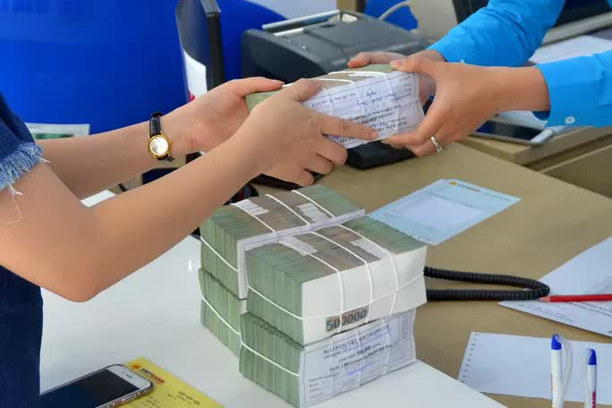 Phần lớn khách hàng phải miễn cưỡng mua bảo hiểm nhân thọ để được vay vốn ngân hàngẢnh: Tấn Thạnh  