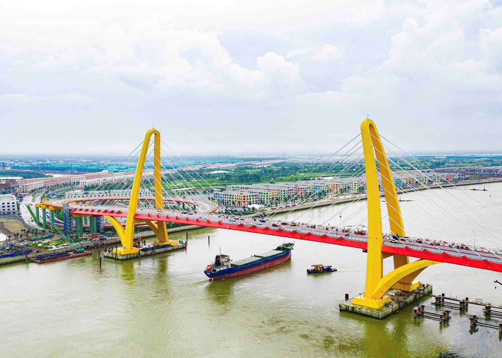 Hội tụ đầy đủ c&aacute;c yếu tố &ldquo;thi&ecirc;n thời &ndash; địa lợi &ndash; nh&acirc;n h&ograve;a&rdquo;, đ&ocirc; thị đảo nghỉ dưỡng Vinhomes Royal Island được dự b&aacute;o sẽ l&agrave; cực tăng trưởng mạnh mẽ tr&ecirc;n bản đồ kinh tế của Hải Ph&ograve;ng n&oacute;i ri&ecirc;ng v&agrave; khu vực ph&iacute;a Bắc n&oacute;i chung.