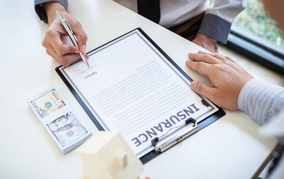 B&#225;n bảo hiểm trong cung ứng dịch vụ ng&#226;n h&#224;ng c&#243; thể bị phạt 500 triệu - Ảnh 1