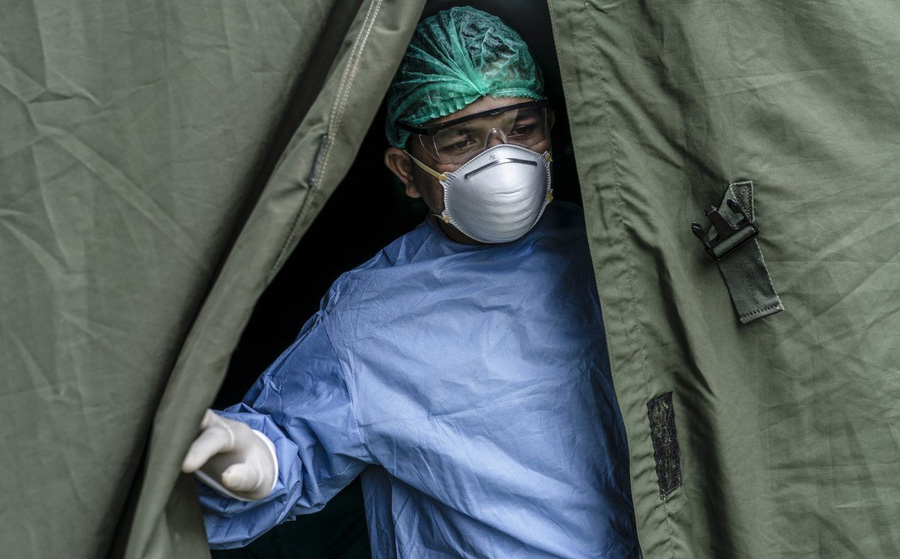 Vượt qua Ấn Độ, Indonesia trở th&#224;nh &quot;t&#226;m chấn&quot; đại dịch ch&#226;u &#193;: 2 yếu tố khiến dịch b&#249;ng l&#234;n dữ dội - Ảnh 1